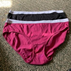 2 pair of women’s underwear